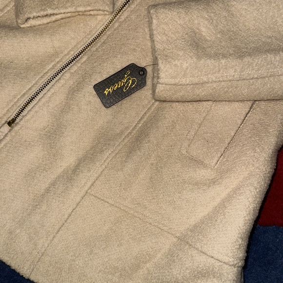 NWT cream colored jacket by Guess - Picture 3 of 6